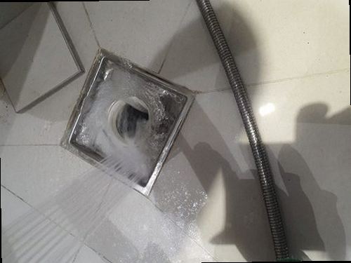 연천 청산면 하수구막힘 배수가 느려져 물이 고인 욕실 배수구 상태